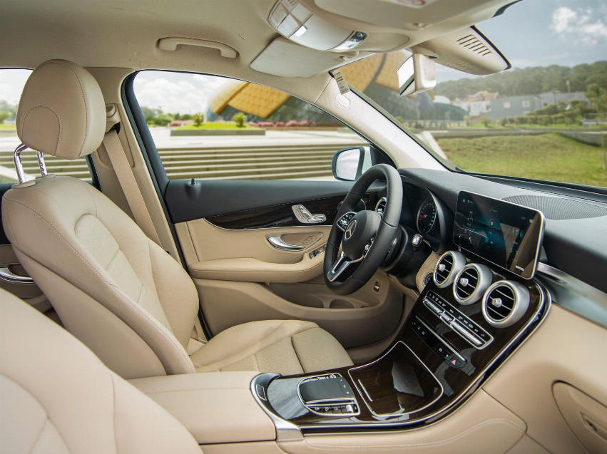 Ảnh bìa của Thảo Mercedes-Benz