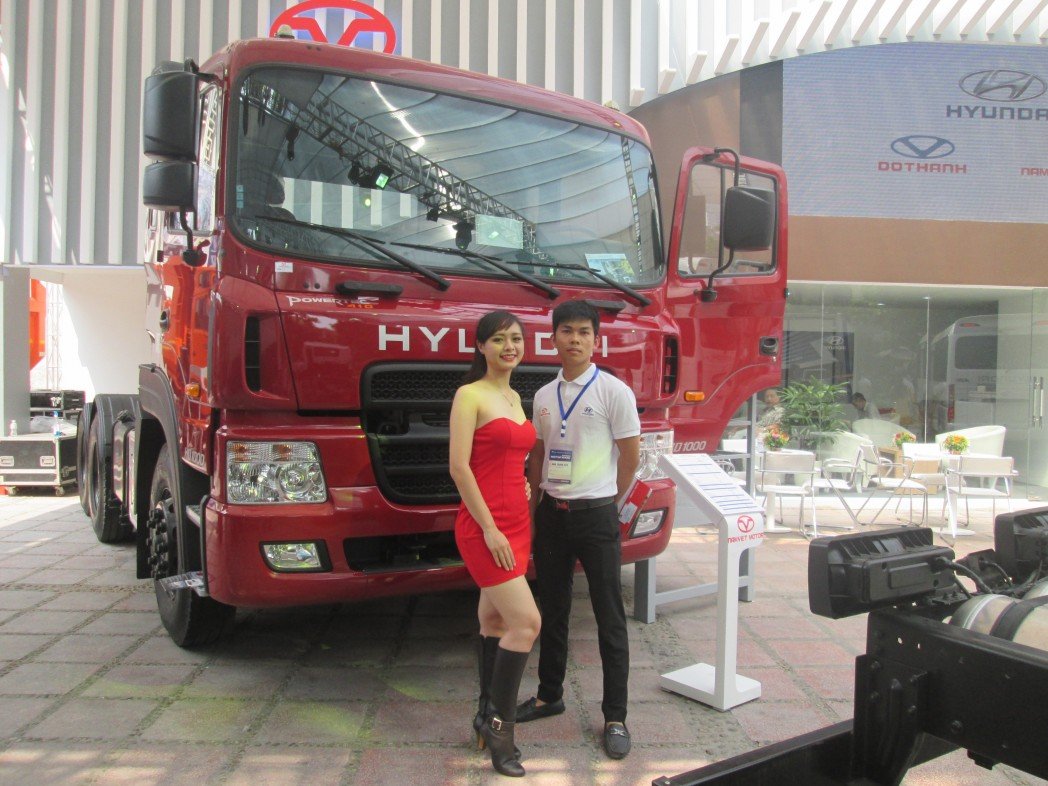 Ảnh bìa của Nguyễn Huân