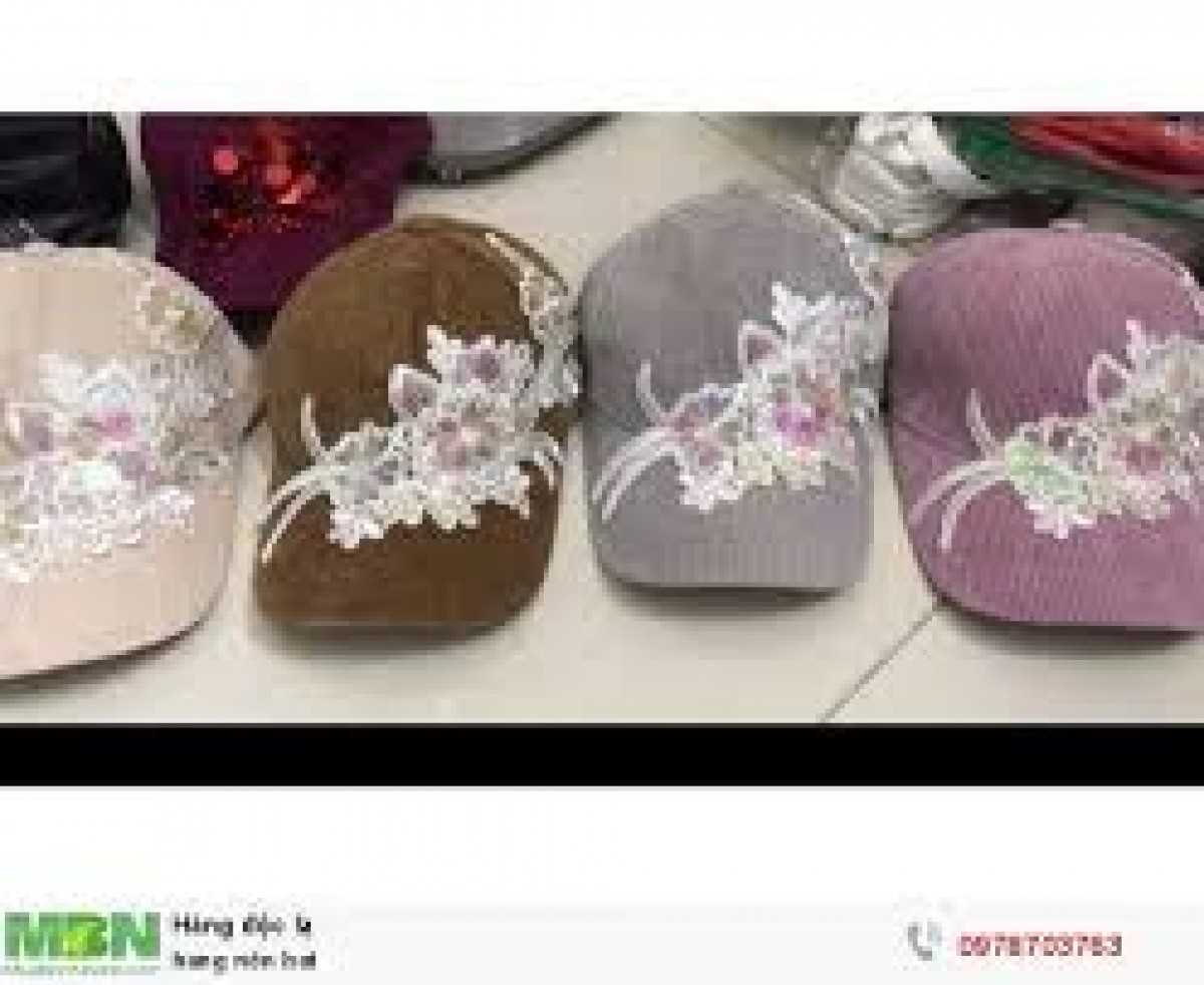 Ảnh bìa của Nguyễn Tú Trinh