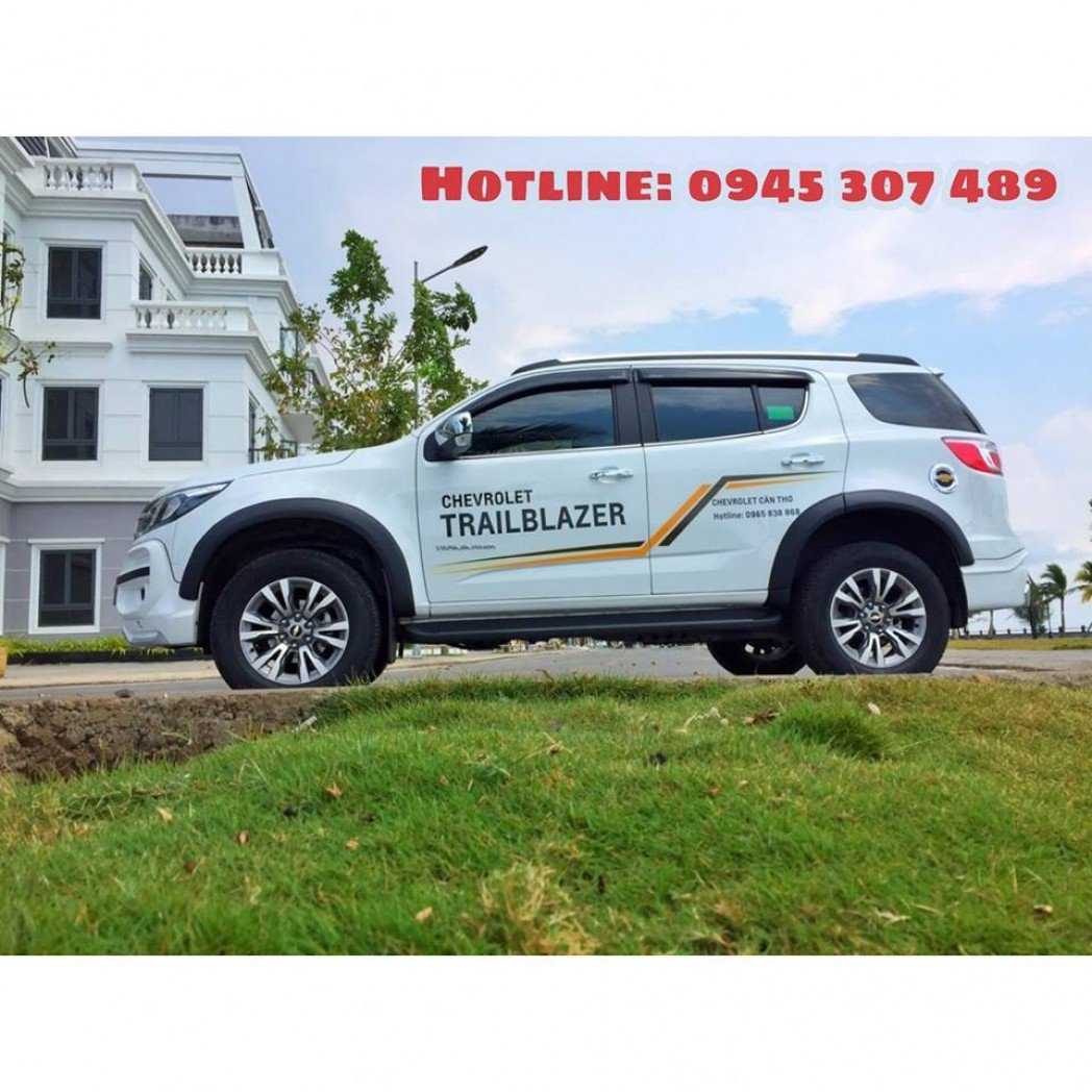 Ảnh bìa của Nhâm Huyền
