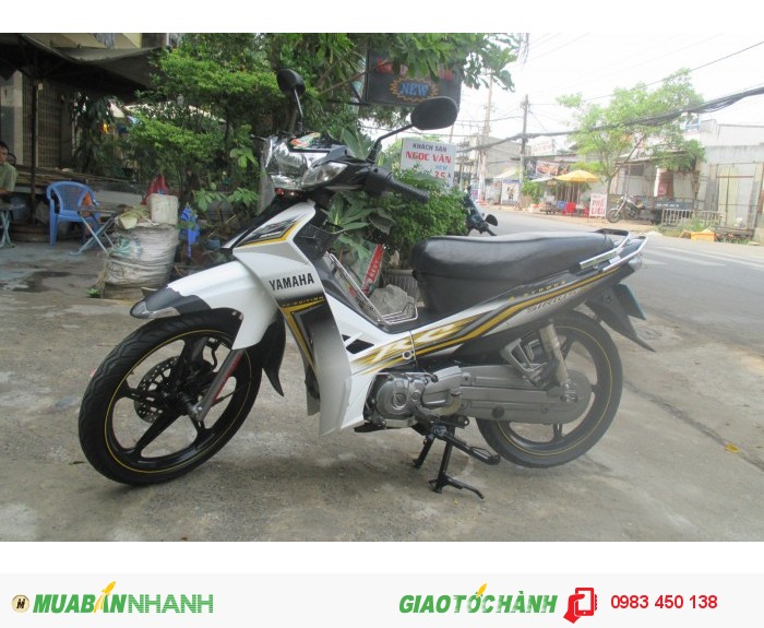 Xe Sirius RC màu trắng đen,ngay chủ bánh mâm