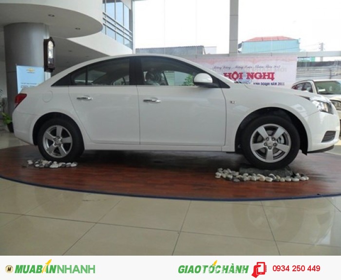 Bán xe CRUZE LS màu trắng giá rẻ nhất