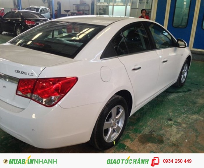 Bán xe CRUZE LS màu trắng giá rẻ nhất