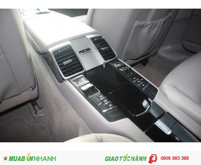 Porsche Panamera 3.6L V6 màu trắng nội thất nghi. Sản xuất năm 2011, đăng kí lần đầu 2012