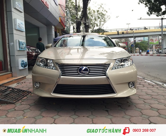 Xe Lexus ES300h 2015