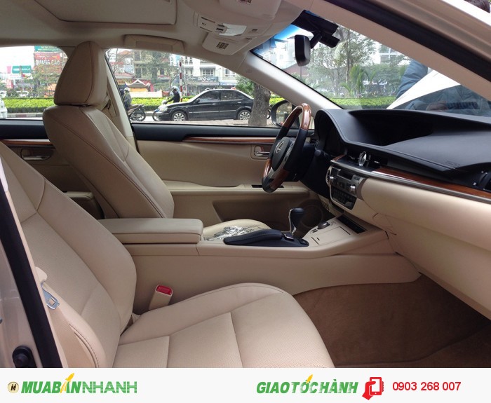 Xe Lexus ES300h 2015