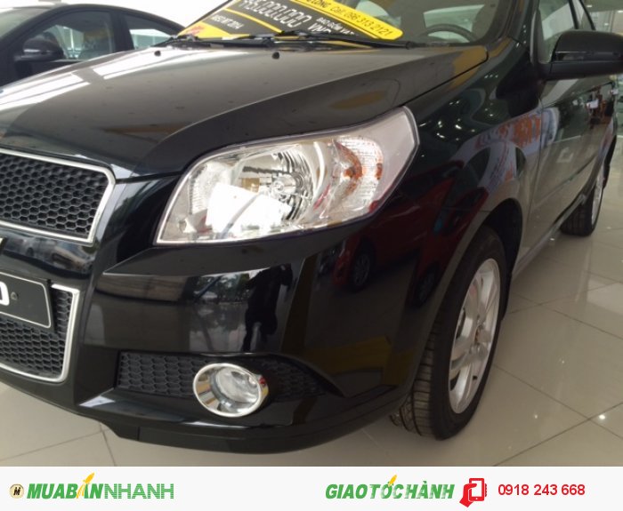 Aveo 2015 với đầu xe được thiết kế mới , với đường gân dập nổi , lưới tản nhiệt rộng trông hiện đại hơn