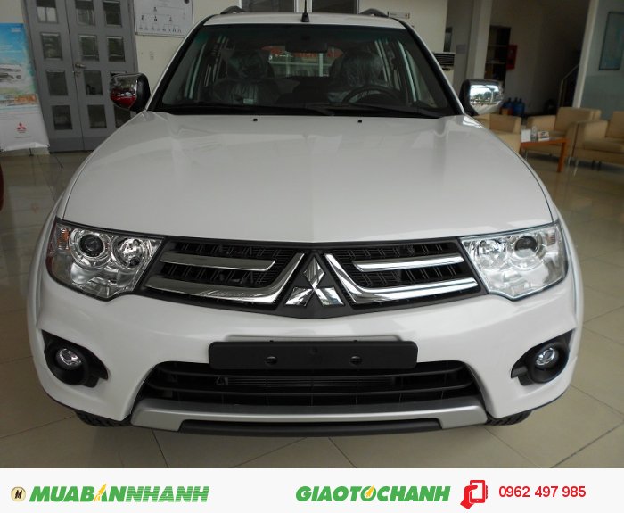 Mitsubishi Pajero Sport số tự động, 1 cầu, màu trắng, đen, vàng cát và nâu kim.
