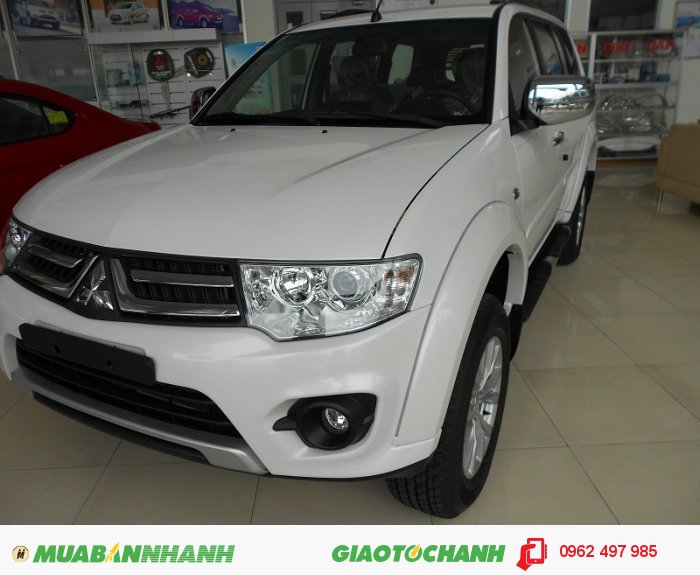 Mitsubishi Pajero Sport số tự động, 1 cầu, màu trắng, đen, vàng cát và nâu kim.