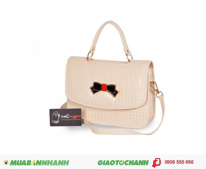 Túi xách nơ hộp nhỏ WNTXV0815002| Giá: 154,000 đồng |Chất liệu: Simili vân da cá sấu | Màu sắc: Kem | Kiểu quai: Quai đeo chéo và quai xách | Trọng lượng: 400g | Kích thước: 24x17x7cm | Mô tả: Túi xách nơ vân cá sấu thanh lịch thiết kế dạng túi hộp, vân cá sấu sang trọng mang đến cho bạn gái một sản phẩm thật thời trang để phối cùng trang phục. Hãy gọi điện ngay cho chúng tôi để được tư vấn tốt nhất., 4