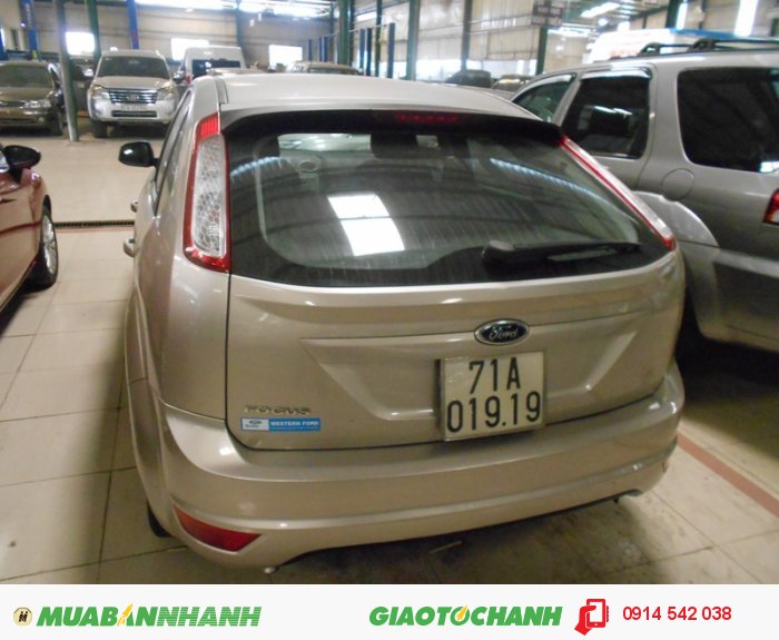 Bán Ford Focus 1.8 AT 05 cửa sx 2010 ghi vàng