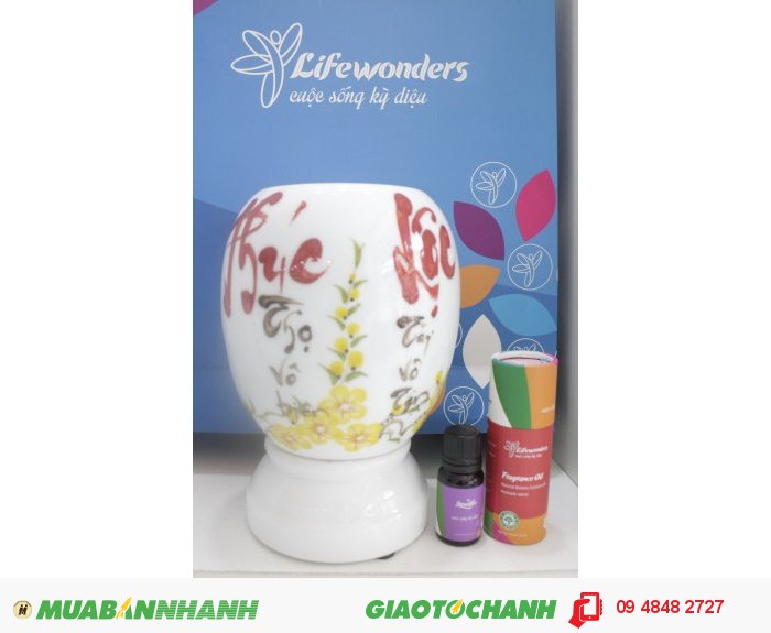 Đèn xông tinh dầu gốm Bát Tràng có nhiều kiểu dáng và hình vẽ khác nhau với chữ thư pháp phong phú cho khách hàng lựa chọn. Giá bán: Bộ lớn 449.000 đ, 2
