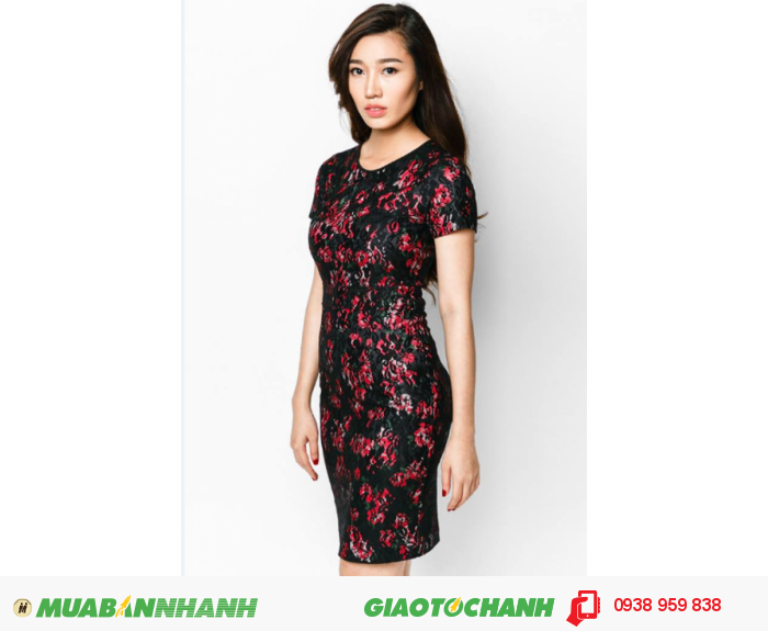 Đầm dáng ôm cổ xéo AD211-đỏ |giá: 648000|chất liệu: ren đỏ 648000| Size: S M L XL XXL XXXL ren thun Quy cách: 84-64-88 (+-2) |chiều dài TB: 85cm-90cm | Mô tả: Đầm may ren phối in hoa hồng của thương hiệu Anna Collection giúp khoe nét thanh lịch và sang trọng của bạn. Anna Collection giúp khoe nét thanh lịch và sang trọng của bạn. Chất liệu thu ren cao cấp. Cổ tòn may khóa kéo sau lưng. Có 2 túi bên hông tiện lợi. Thiết kế chữ V trước ngực tăng vẻ nữ tính và sang trọng. , 3