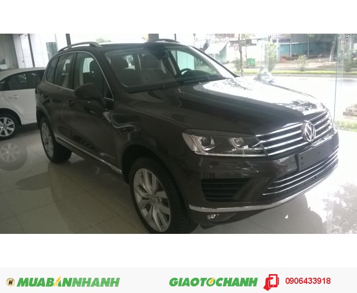 Xe Volkswagen TOUAREG 3.6L FSI V6, màu Nâu đen, nhập nguyên chiếc.