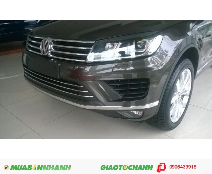 Xe Volkswagen TOUAREG 3.6L FSI V6, màu Nâu đen, nhập nguyên chiếc.