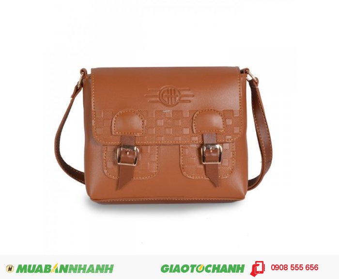 Túi đeo chéo MCTDC1015007 | Giá: 143,000 đ | Chất liệu: Simili (Giả da) | Màu sắc: Nâu vàng | Kiểu quai: Quai đeo chéo | Trọng lượng 300 g | Kích cỡ: 1 kích cỡ | Kích thước: 21x17 cm | Mô tả: Túi đeo chéo được làm từ chất liệu Simili cao cấp, bền đẹp. Màu sắc đơn giản, dễ kết hợp với mọi trang phục đi làm hay đi chơi cùng bạn bè. Đường kim mũi chỉ may chắc chắn, tạo nên sự mềm mại không hề thô cho chiếc túi đeo chéo. Nắp túi đóng mở tiện lợi, không gian túi sử dụng thoải mái, đựng được các giấy tờ quan trọng mà không bị nhàu nát., 1