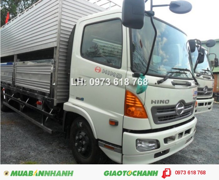 Xe tải chở heo 8 tấn – Hino FG. Có thiết bị nâng hạ hàng