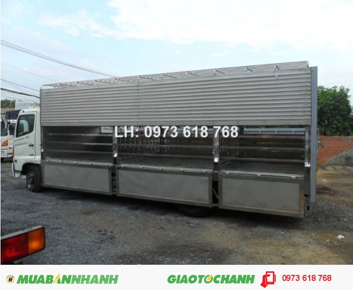 Xe tải chở heo 8 tấn – Hino FG. Có thiết bị nâng hạ hàng