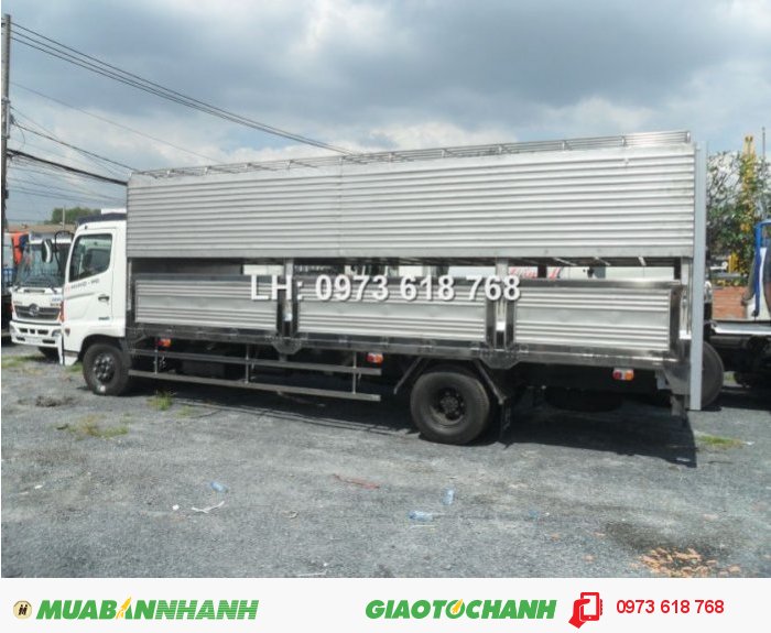 Hino FG thùng chở heo có bửng nâng hạ 8 TẤN