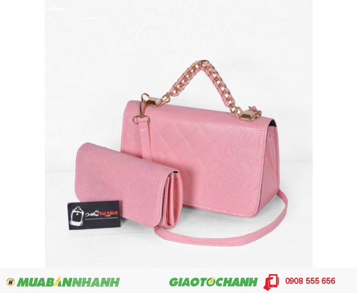 T&uacute;i x&aacute;ch bộ đ&ocirc;i nhỏ WNTXV0415023 | Gi&aacute;: 235.000 VND | Loại: T&uacute;i x&aacute;ch | M&agrave;u sắc: hồng nhạt | Chất liệu: simili cao cấp | Trọng lượng: 700 g | K&iacute;ch thước: 27x17x9 cm | M&ocirc; tả: chất liệu cao cấp bền đẹp. T&uacute;i x&aacute;ch thời trang được thiết kế với ngăn chứa đồ rộng r&atilde;i, đường chỉ may cẩn thận, tỷ mỉ, g&oacute;c cạnh đẹp mắt. Sản phẩm mang lại sự tự tin, c&aacute; t&iacute;nh cho c&aacute;c bạn nữ trong những lần đi chơi họp mặt, dự tiệc..., 1