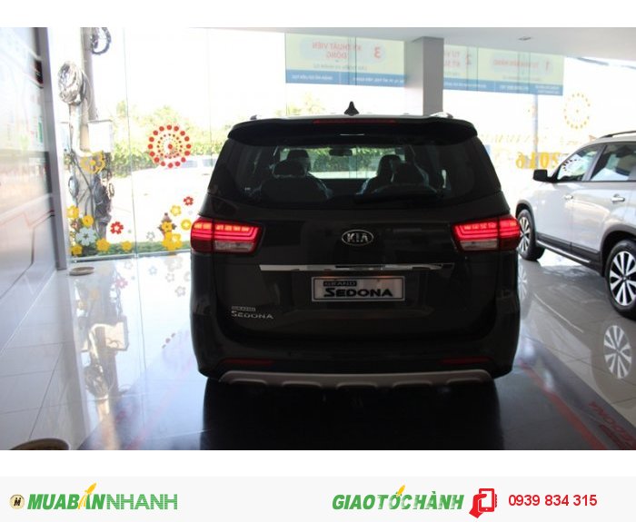 Kia Sedona, máy dầu, 7 chỗ.