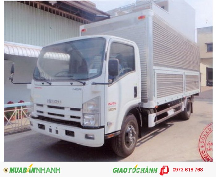 Xe tải Isuzu NQR75L (4x2) thùng mui kín có thiết bị nâng hạ hàng