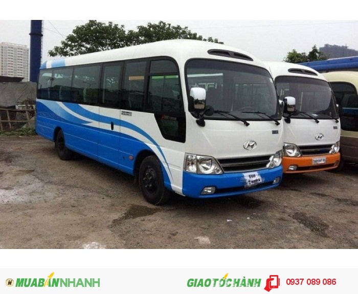 Kiểu dáng Limousine sang trong với đèn trần dài dọc theo xe.
