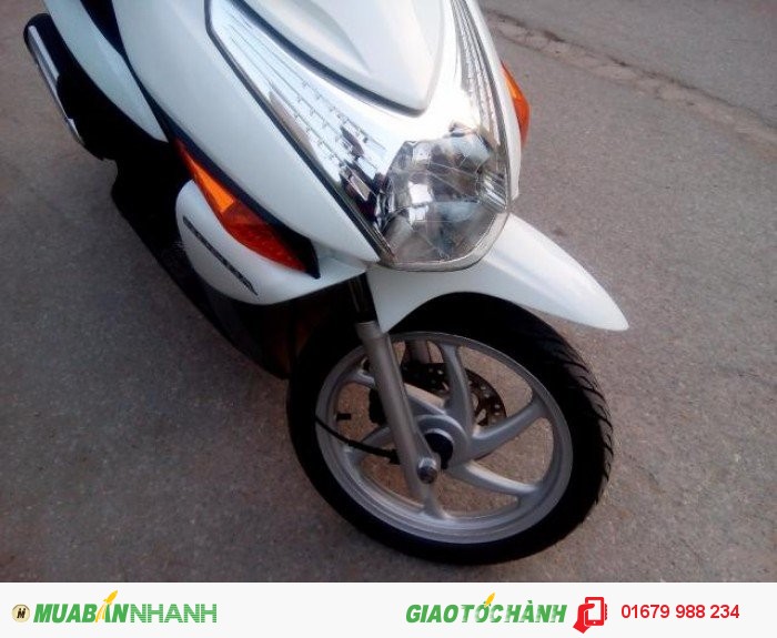 Honda Click đk 2011 màu trắng,mới chạy 9000km