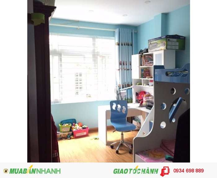 Cần Bán nhà đường láng, Đống Đa, diện tích 42m2x4 tầng, giá 4,7 tỷ, ô tô đỗ cửa
