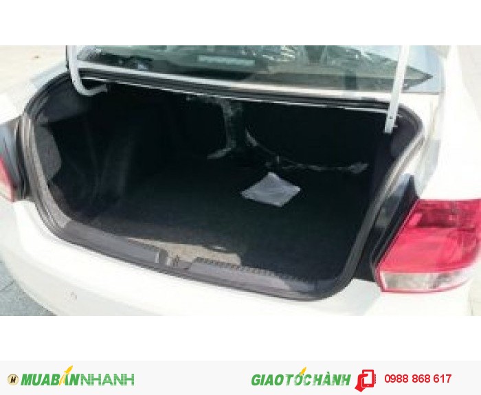 Xe Đức nhập khẩu màu trắng - Xe Polo sedan - Độc Đáo