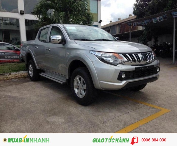 Mitsubishi Triton 4x2 AT mivec tự động 1 cầu màu bạc có bán trả góp