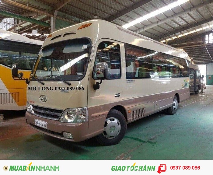 Xe county 29 chỗ thân dài hyundai nhập khẩu