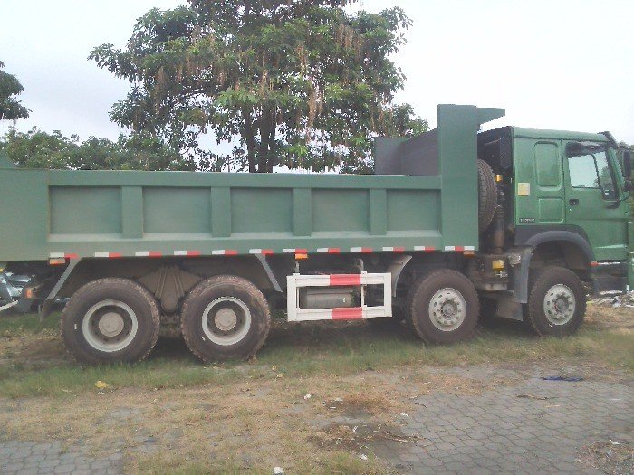 Bán xe tải ben 4 chân howo thùng vuông nhíp bó tải trọng cao