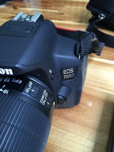 Máy chụp hình Canon 700D, mới 99%, zin 100%.3