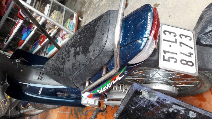 Xe wave tàu màu đỏ