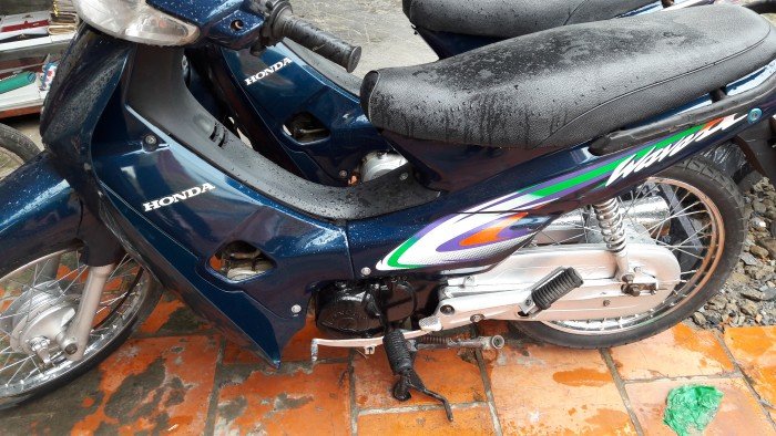 Xe wave tàu màu đỏ