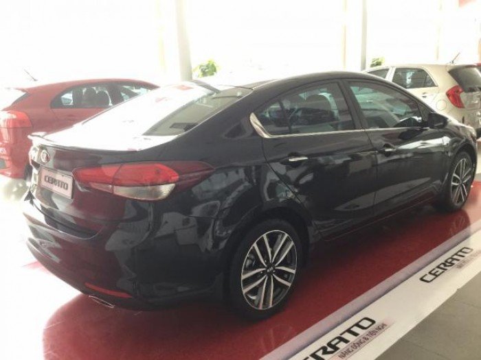 Cerato 2.0 AT phiên bản cao cấp, dòng xe gia đình giá ưu đãi hấp dẫn