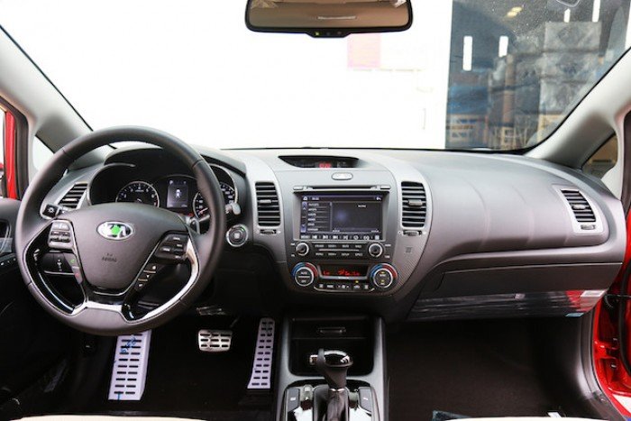 Cerato 2.0 AT phiên bản cao cấp, dòng xe gia đình giá ưu đãi hấp dẫn