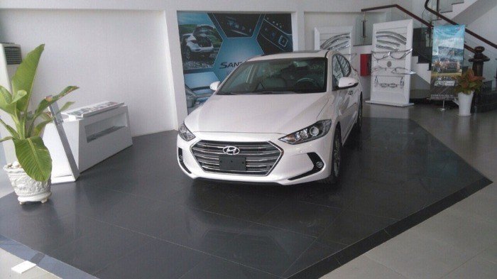 Elantra 2016 giá tốt, hoàn toàn mới là dài 4.570mm, rộng 1.800mm