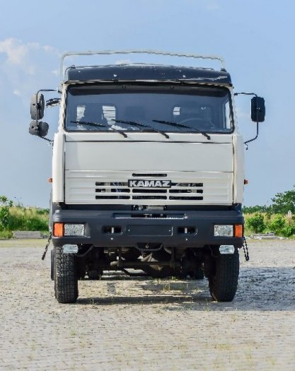Xe tải kamaz 4 chân