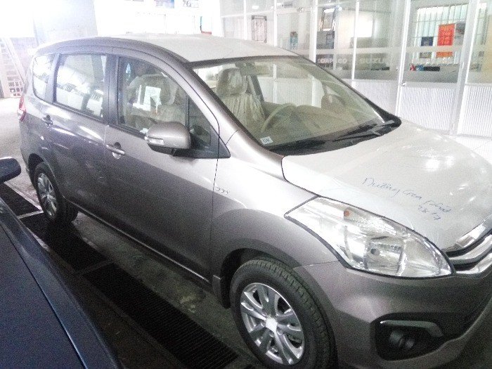Suzuki Ertiga màu nâu cảm giác bóng bẩy thanh lịch đang chờ người giao chìa