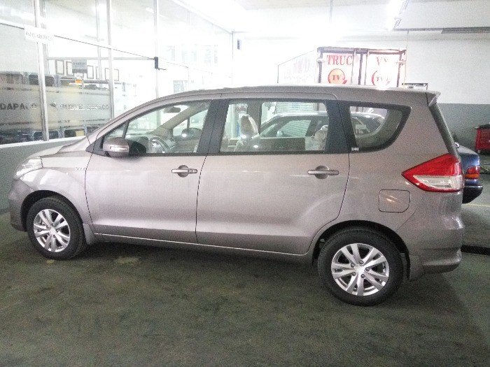 Suzuki Ertiga màu nâu cảm giác bóng bẩy thanh lịch đang chờ người giao chìa
