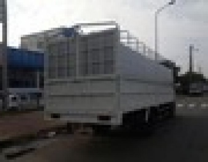 Xe tải ISUZU NQR75M - 5,5 tấn - Cabin chassis dài 6m1 - KM thuế trước bạ