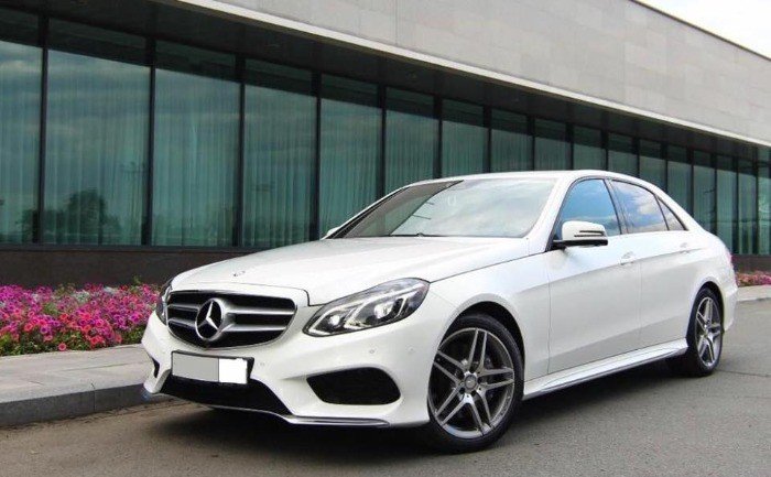 Bán Mercedes E400 AMG màu trắng
