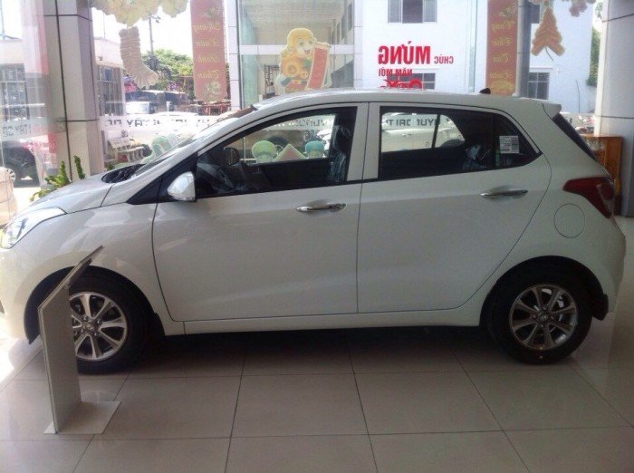 Hyundai i10 đuôi gọn