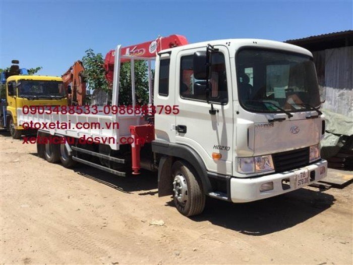 Xe fooc chở máy công trình