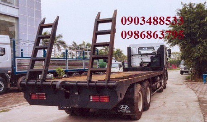 Xe fooc chở máy công trình