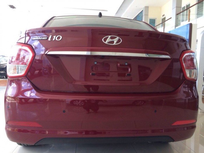 Hyundai i10 Màu đỏ sậm giá tốt.
