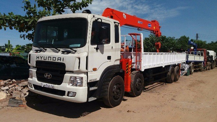 Xe hyundai gắn cẩu unic