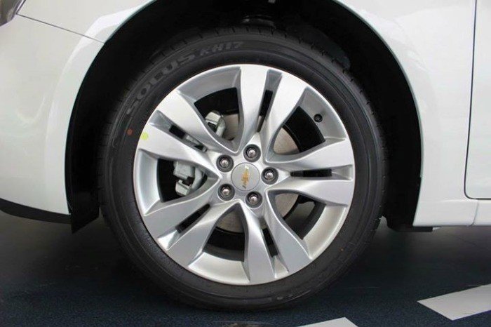 Giá sốc tháng 8 khi mua xe cruze